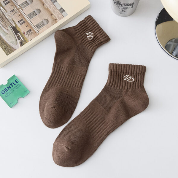 Men's Mid-Tube Sports Mesh Socks - Brown