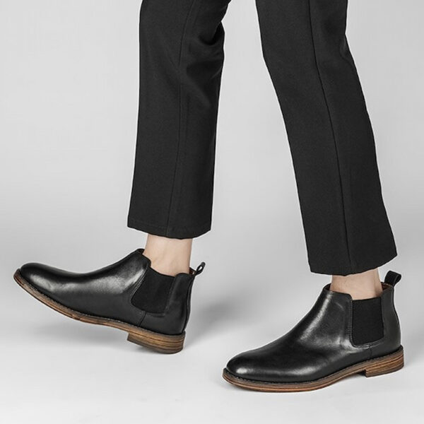 Round Toe Mid-top Leather Chelsea Boot - Black