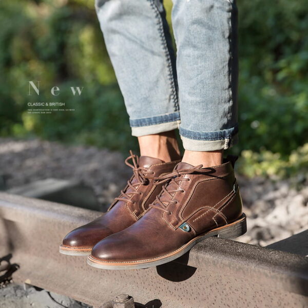 Retro Style Rubbed Leather Martin Boot - Coffee