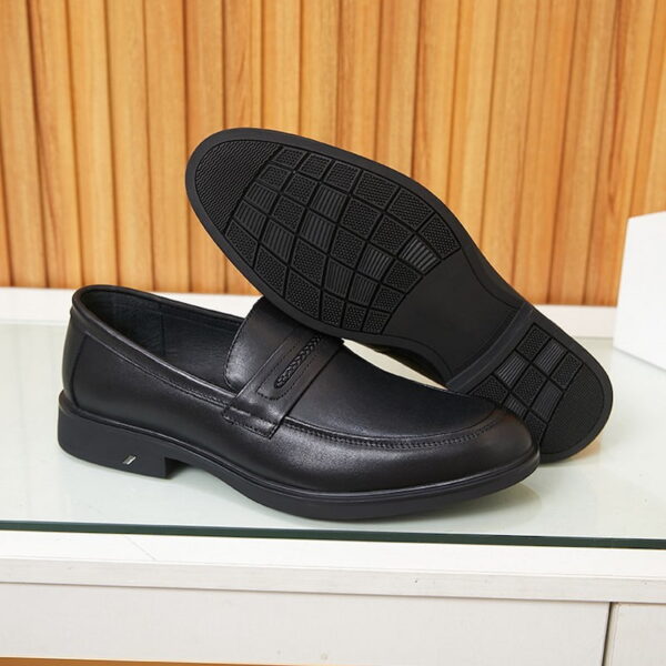 Pointed Toe Slip-on Leather Formal shoe - Black