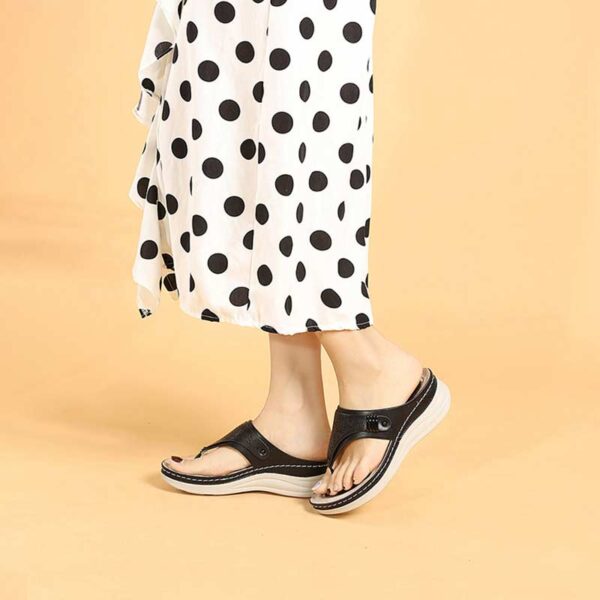 Lightweight Mid Heel Wedge Sandal - Black