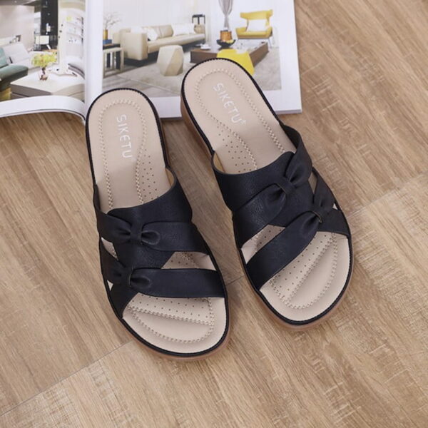Retro Style Lightweight Comfortable Sandal - Black