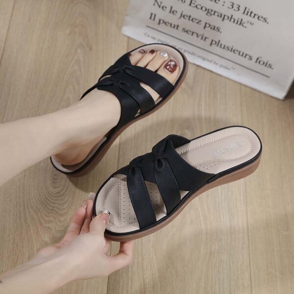 Retro Style Lightweight Comfortable Sandal - Black