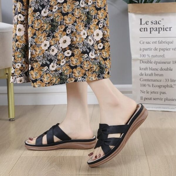 Retro Style Lightweight Comfortable Sandal - Black