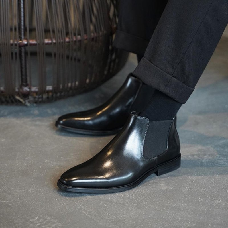 Korean All Match Retro Pointed Toe Chelsea Boot - Black