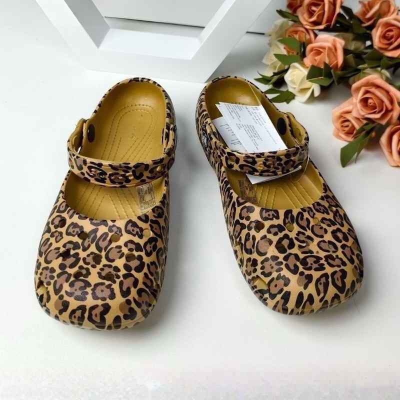 Womens Trendy Multi-Style Beach Clog - Brown